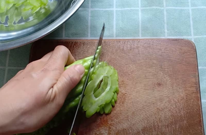 cách nấu canh khổ qua cắt lát