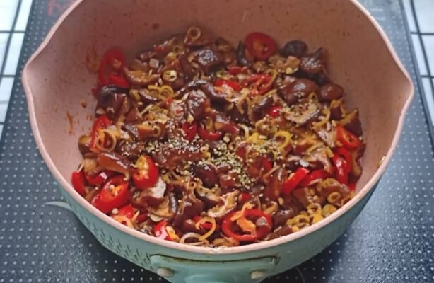 nấm xào sả ớt chay